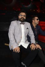 Pritam Chakraborty, Mika Singh on the sets of SAREGAMA on 21st June 2016